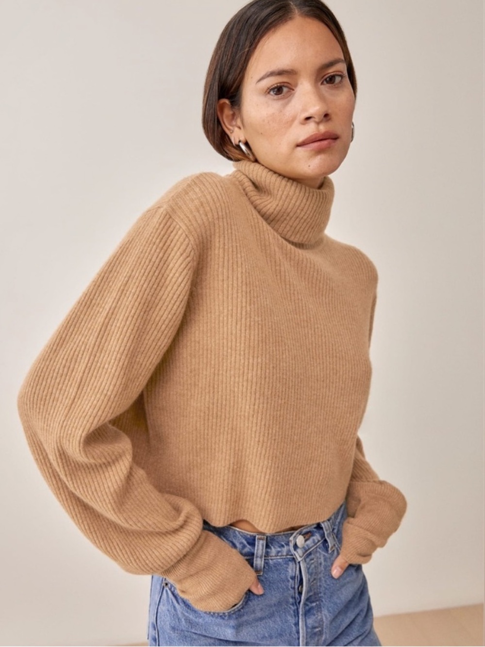Reformation Sweater Luisa Cropped Cashmere Turtleneck in Camel Tan
